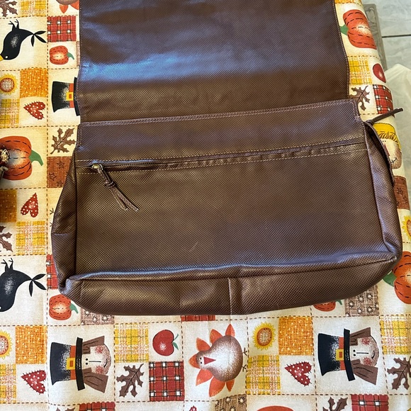 Oversized Clutch - Picture 2 of 9